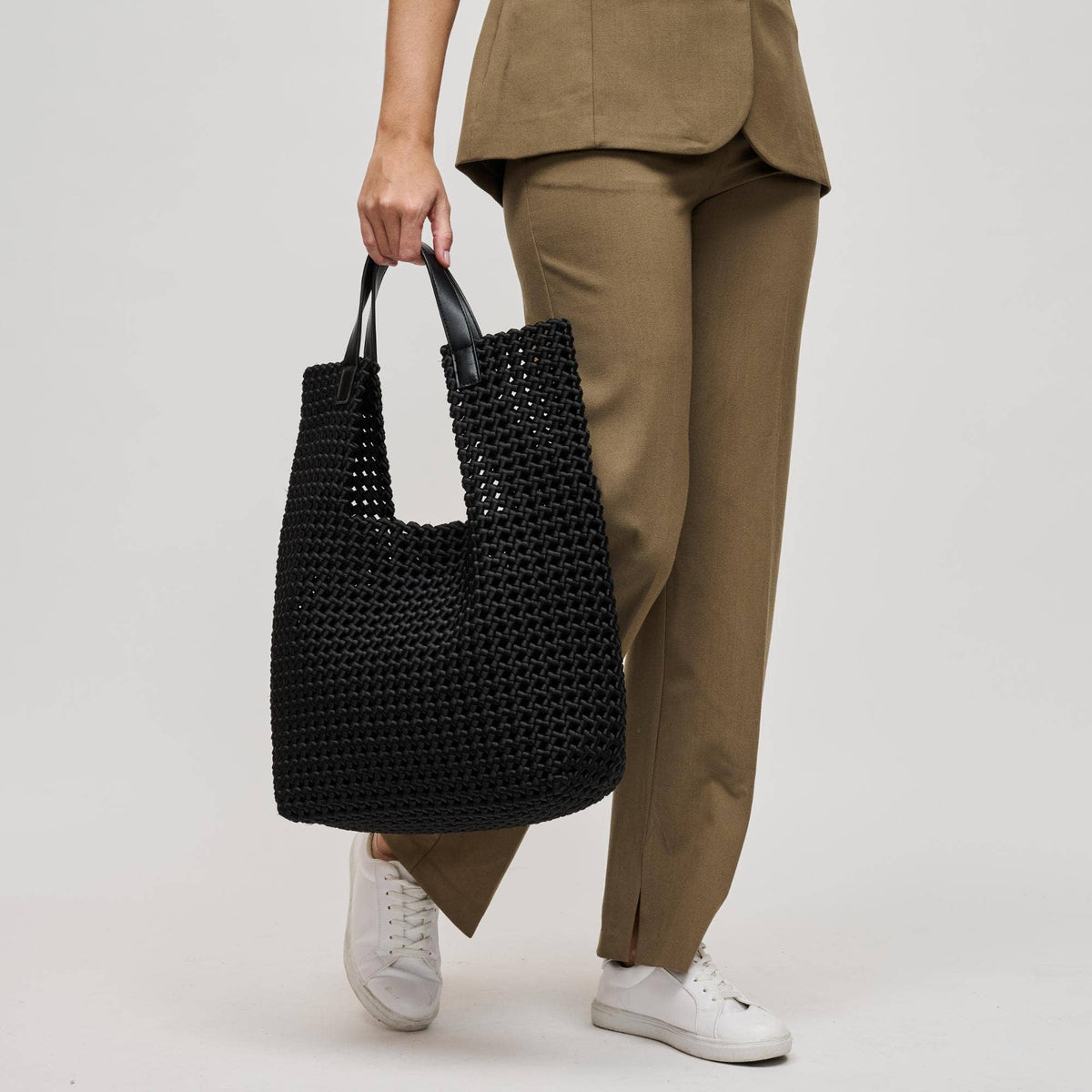 Zenith Zen Hand Woven Knot Tote: Black